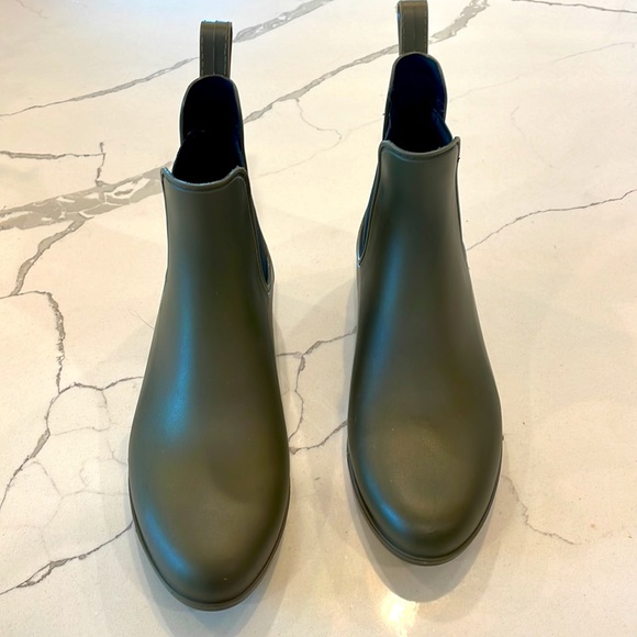 J. Crew olive green ankle rain boots NWT - Picture 2 of 4